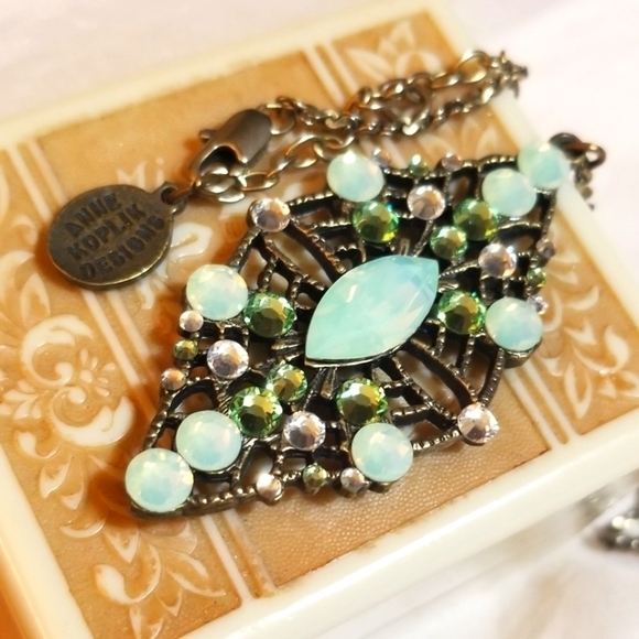 ANNE KOPLIK DESIGNS green crystals necklace - Picture 2 of 6